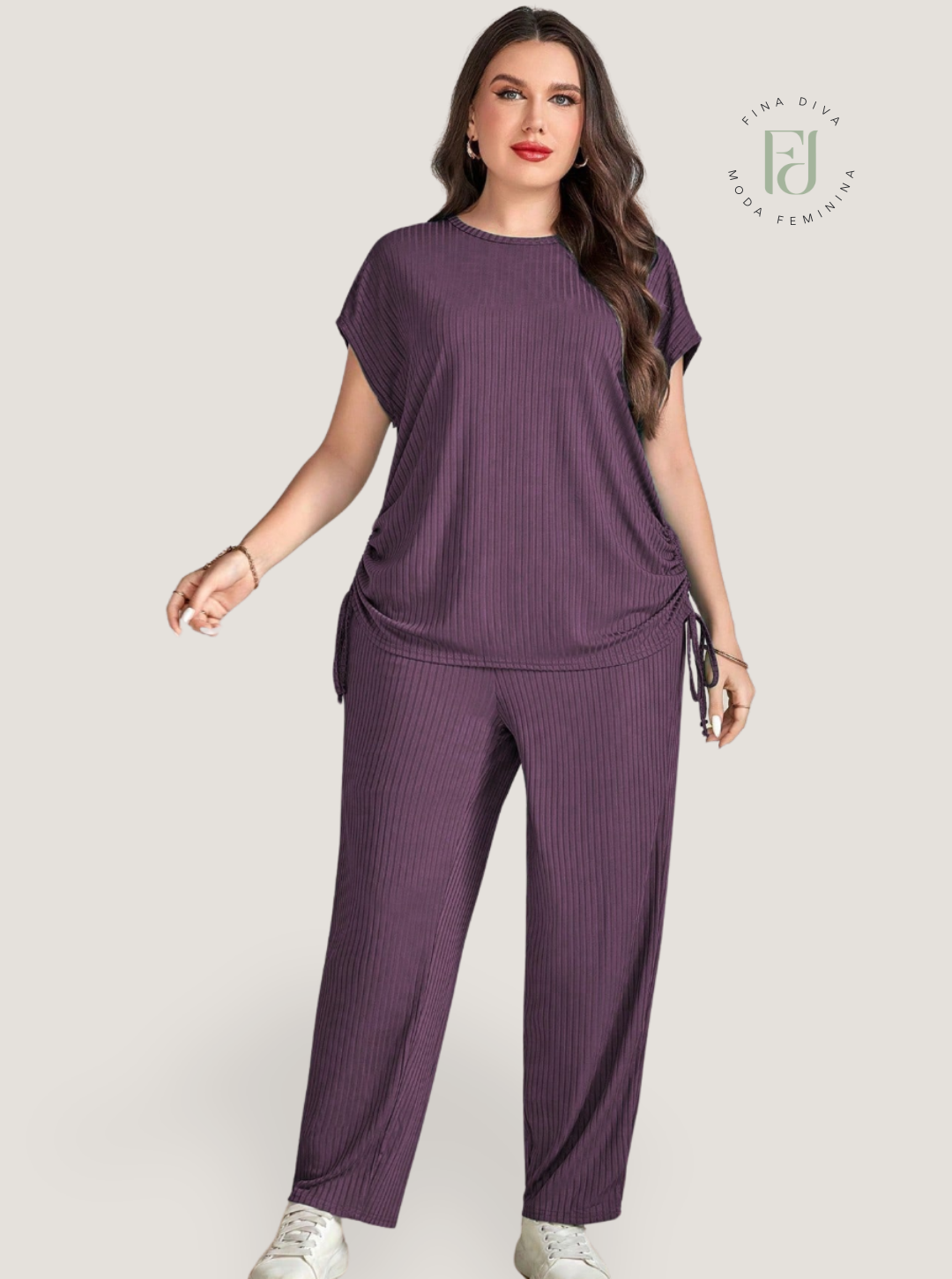 Conjunto Feminino Blusa com detalhe de cordão ao lado e calça Plus Size Amy.