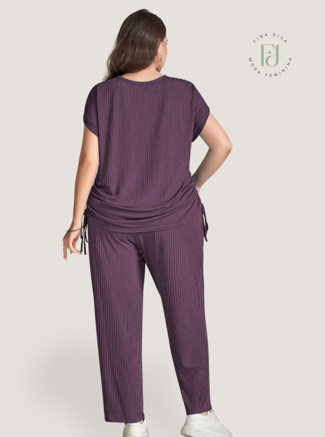 Conjunto Feminino Blusa com detalhe de cordão ao lado e calça Plus Size Amy.