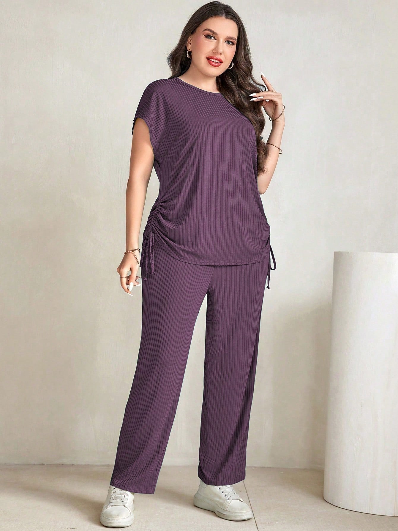Conjunto Feminino Blusa com detalhe de cordão ao lado e calça Plus Size Amy.