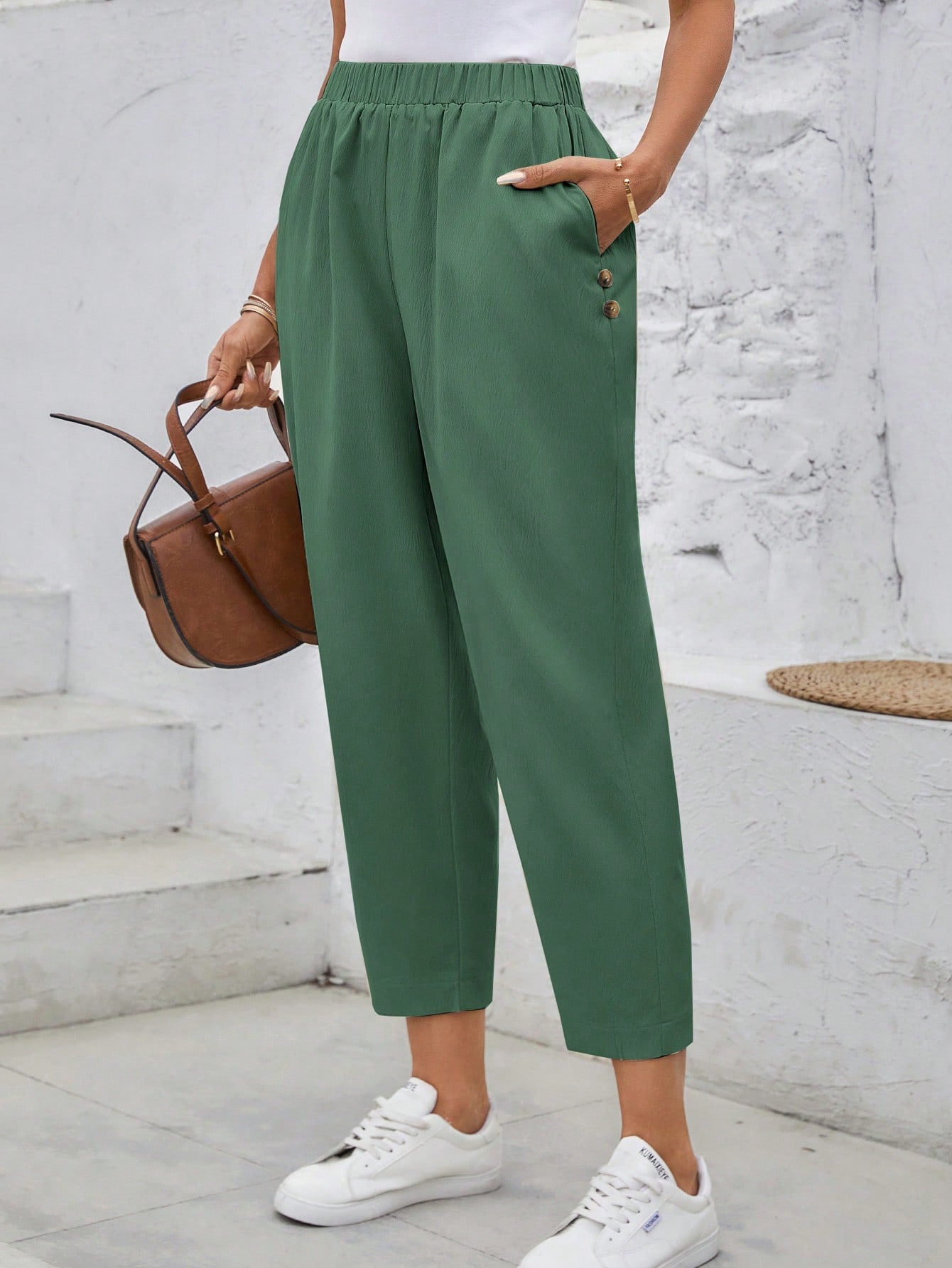 Calça Feminina com Elástico na Cintura e Bolsos Mariza