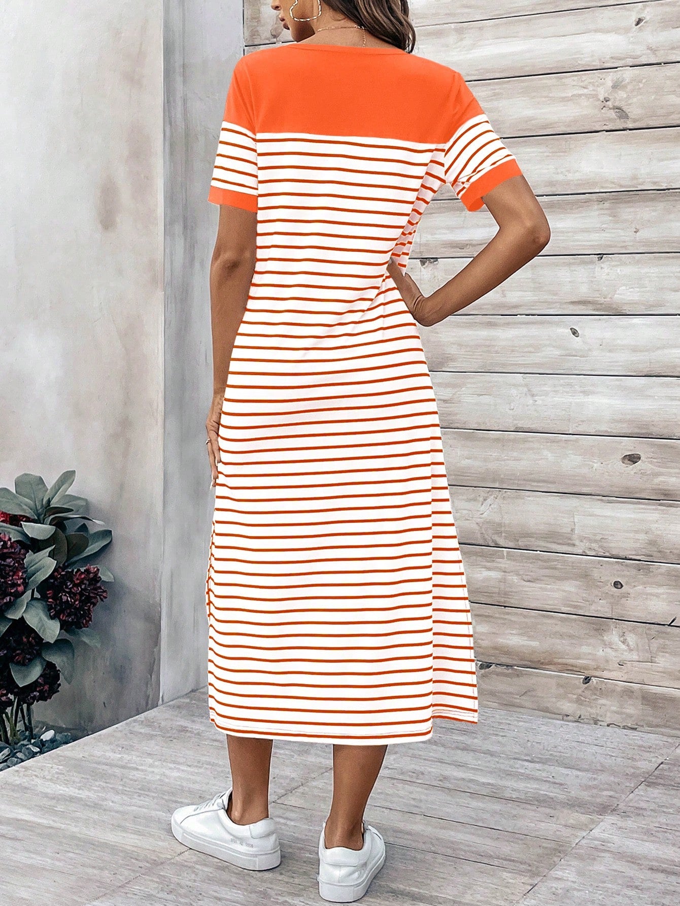 Vestido Feminino comprido manga curta com estampas listradas Miranda