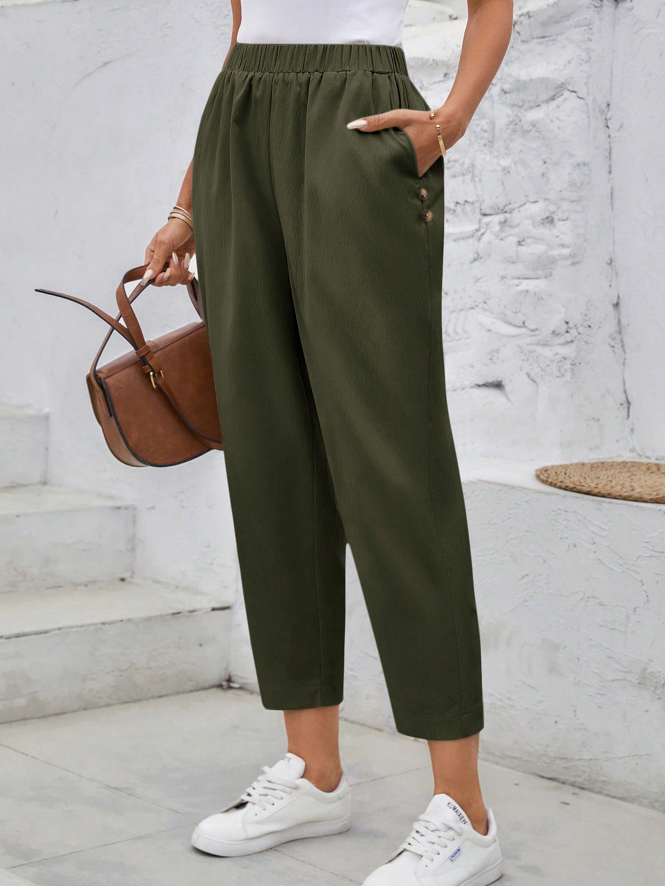 Calça Feminina com Elástico na Cintura e Bolsos Mariza