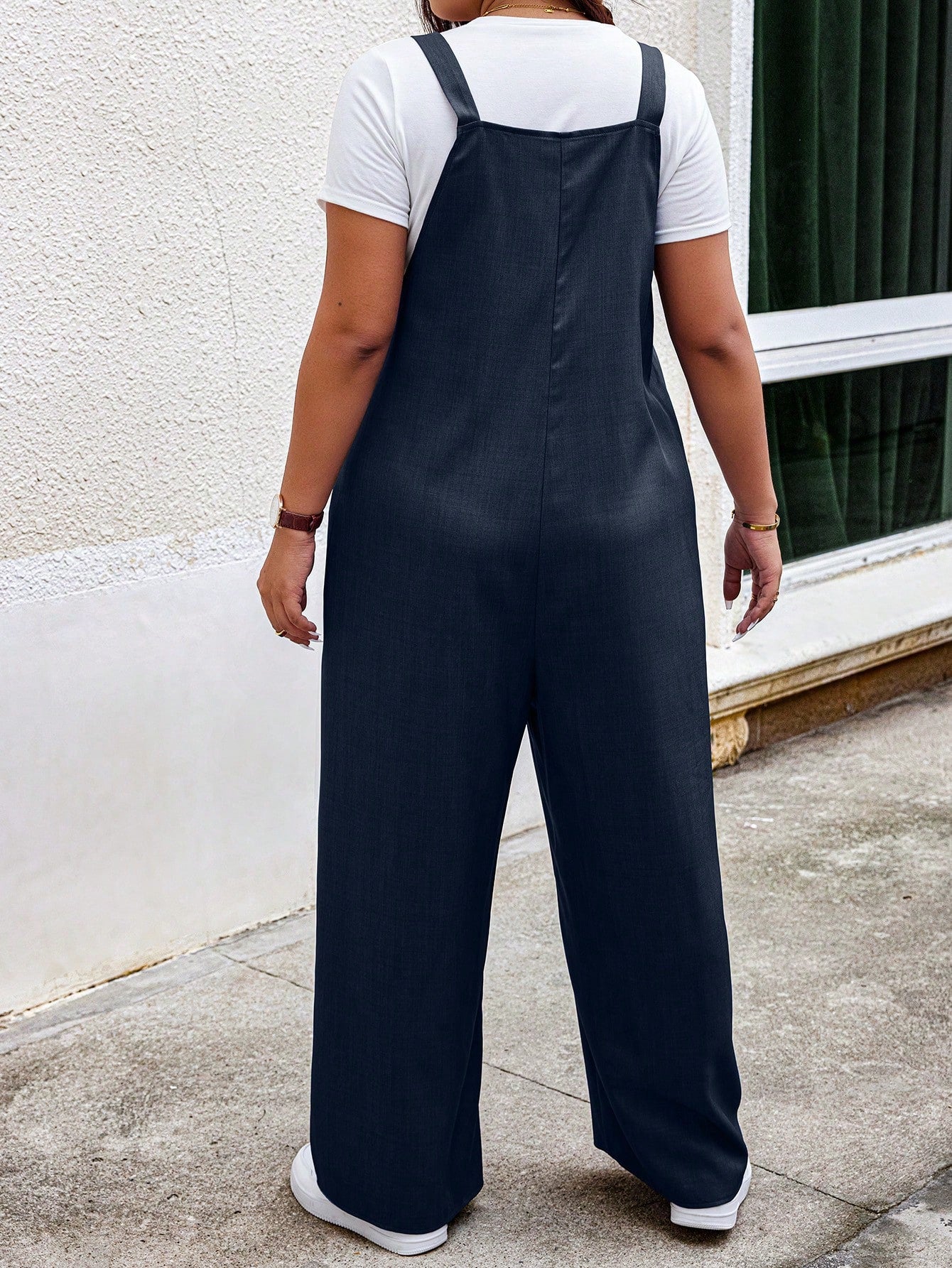 Macacão feminina com Bolsos Duplos Sem Camiseta plus size Dominique.