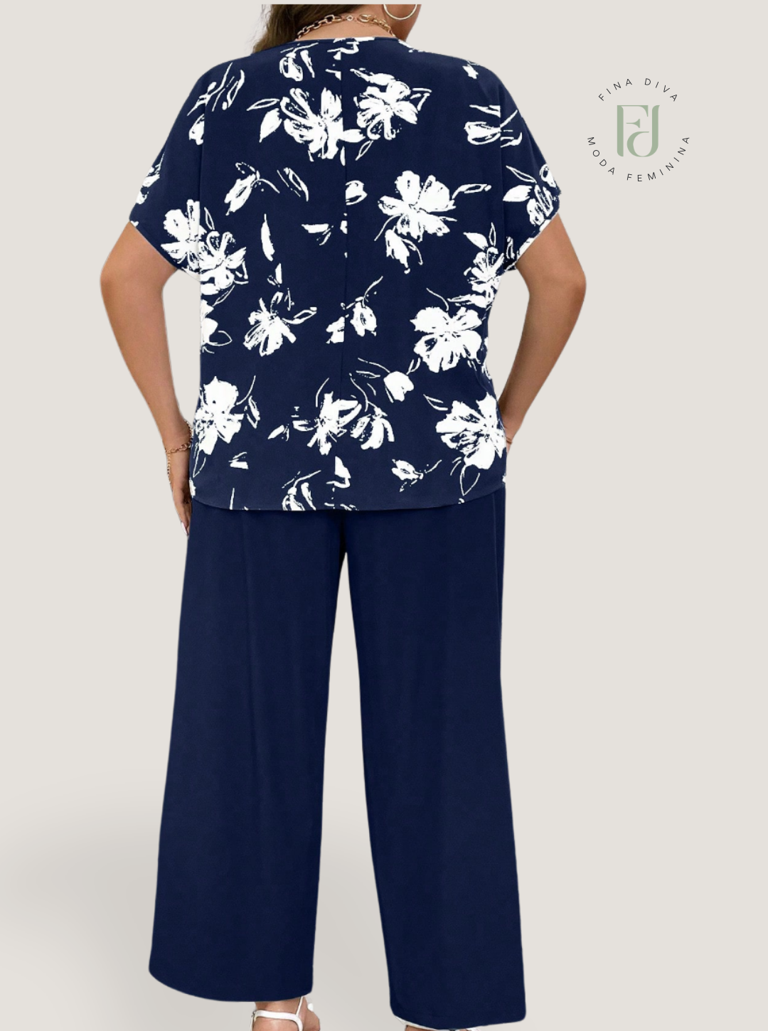 Conjunto Feminino de Blusa e Calça Gina. Plus Size.