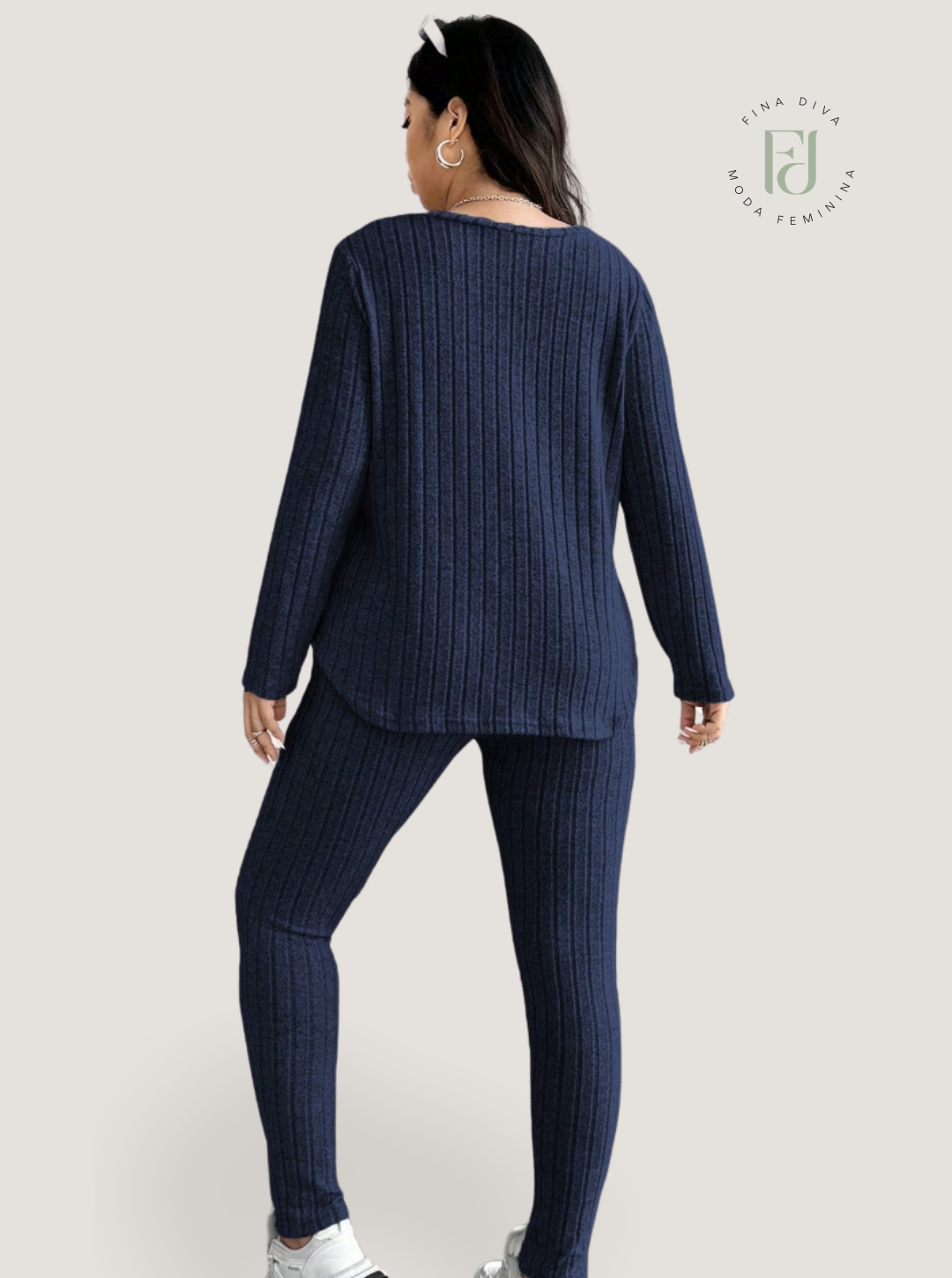 Conjunto Feminino de Blusa com Decote em V e Calça plus size Emilie.