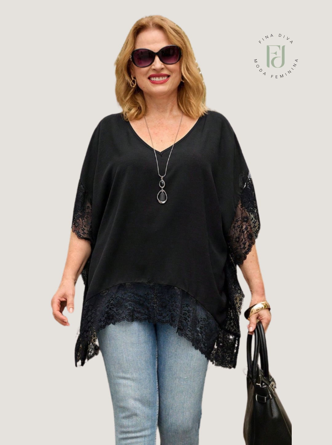 Blusa feminina com detalhes em renda plus size Sabrina