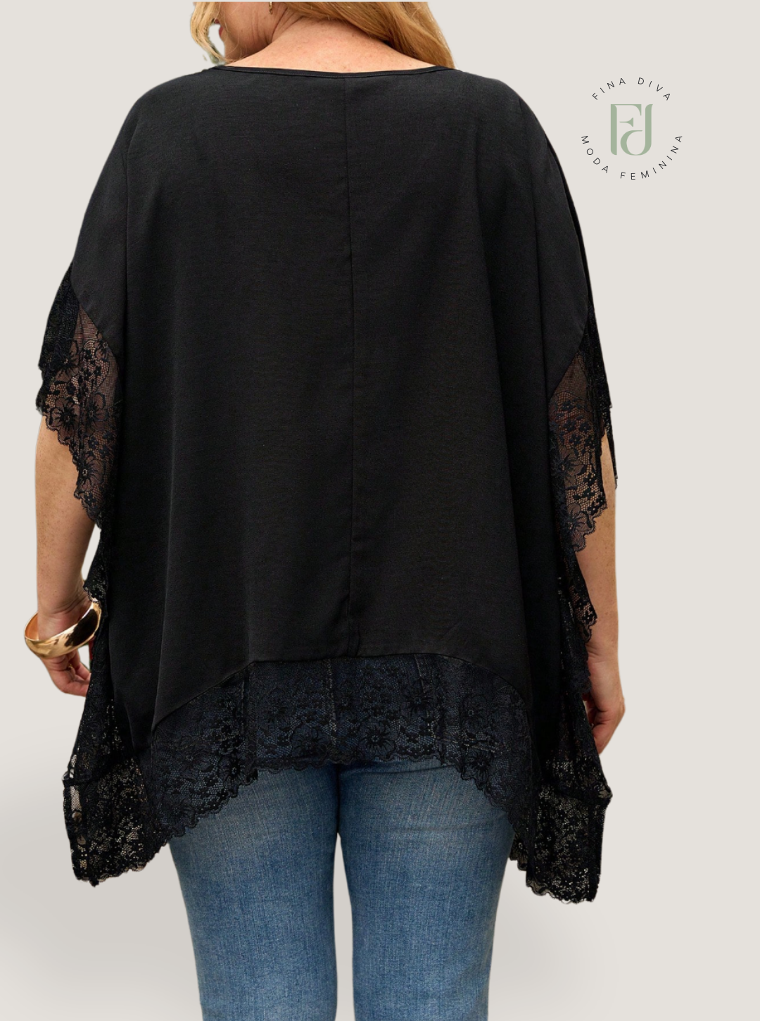 Blusa feminina com detalhes em renda plus size Sabrina