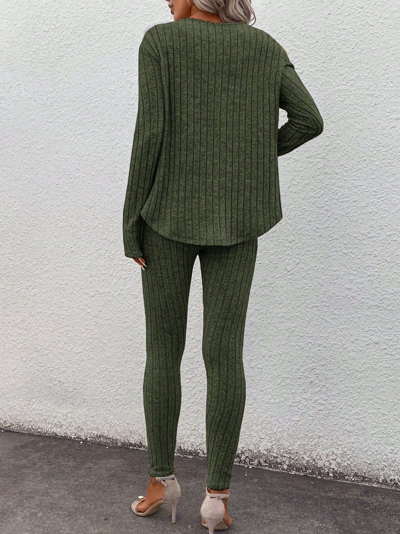 Conjunto Feminino canelado de calça e manga comprida Beatriz.