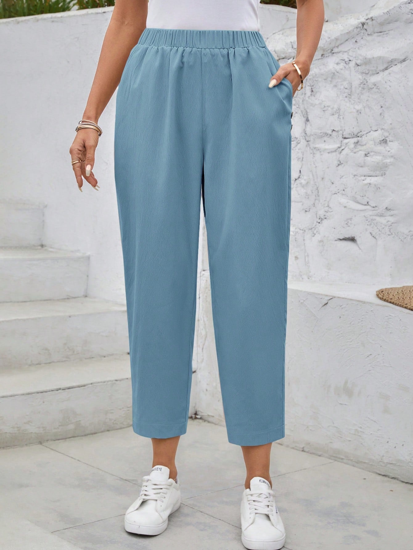 Calça Feminina com Elástico na Cintura e Bolsos Mariza