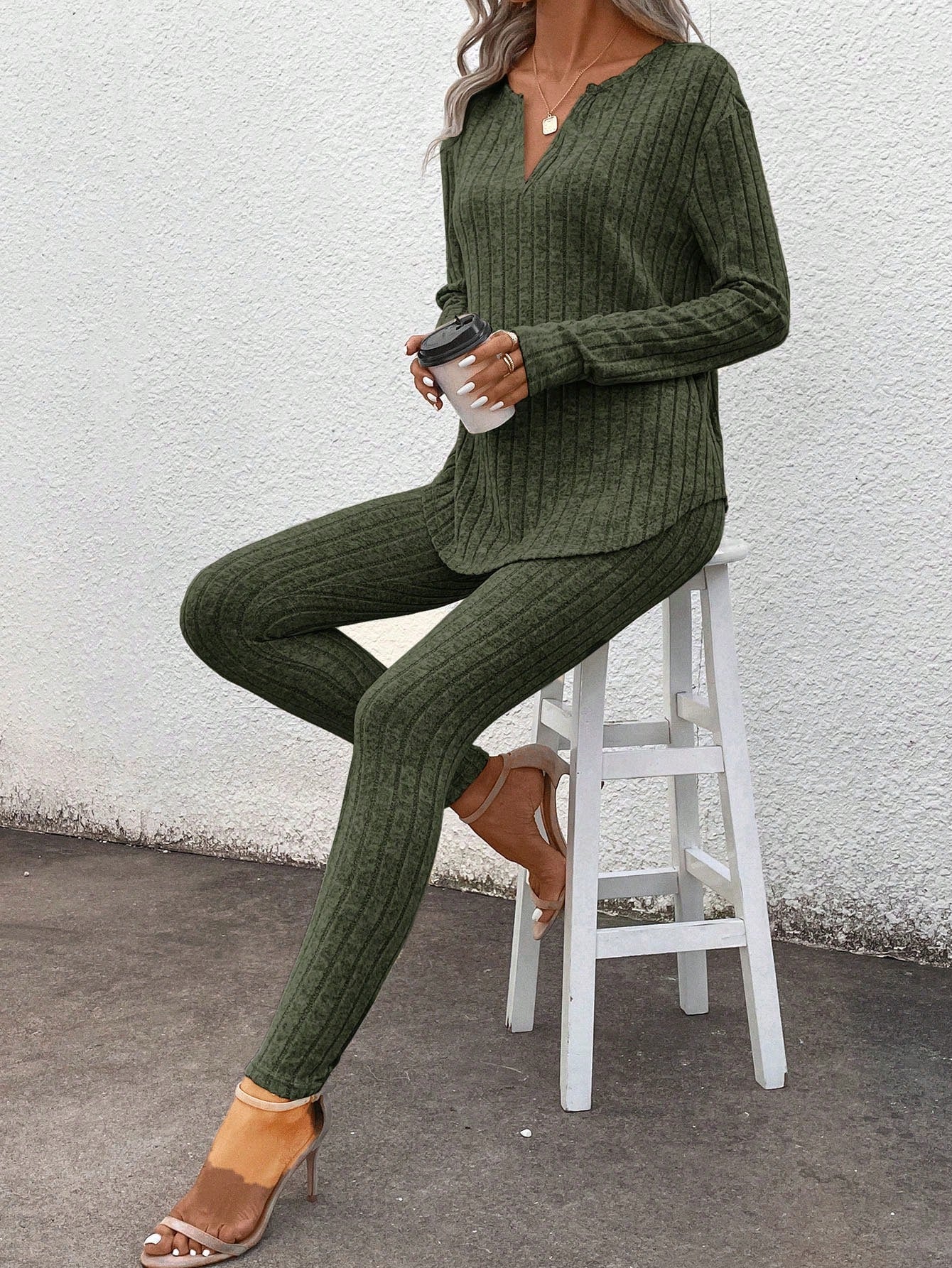 Conjunto Feminino canelado de calça e manga comprida Beatriz.