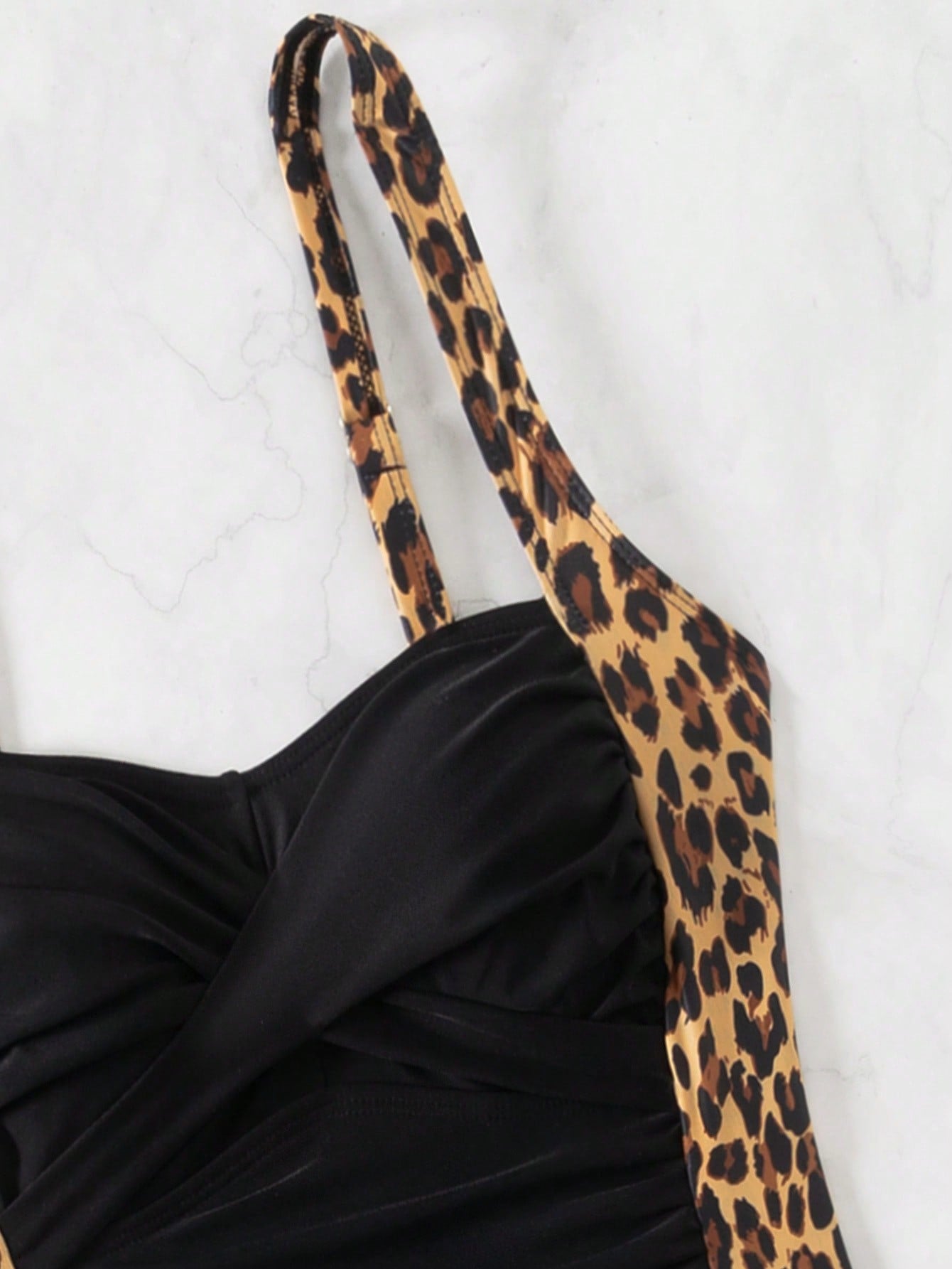 Maiô Feminino com detalhe de estampa de leopardo Samy