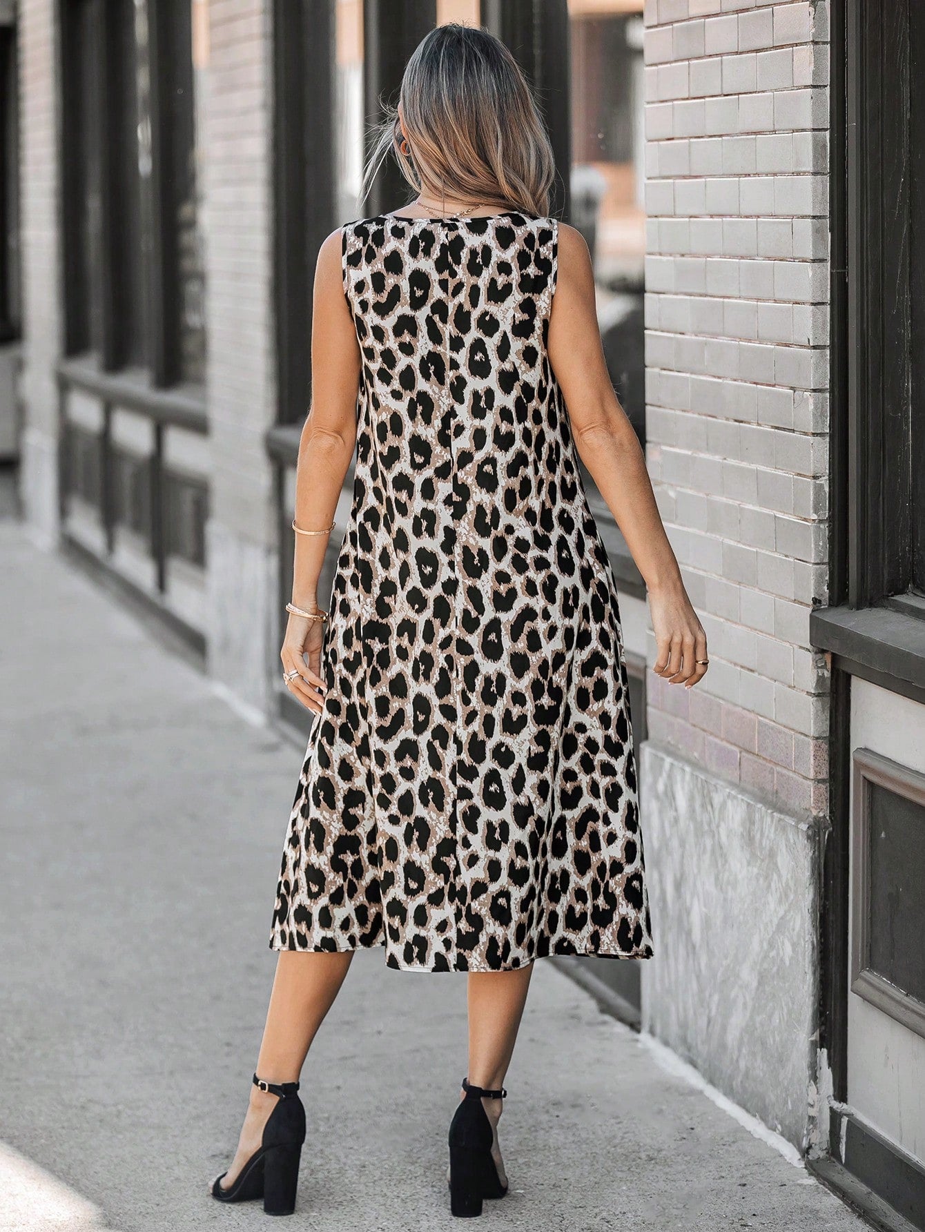 Vestido Feminino Longo sem mangas e com bolso Sarah
