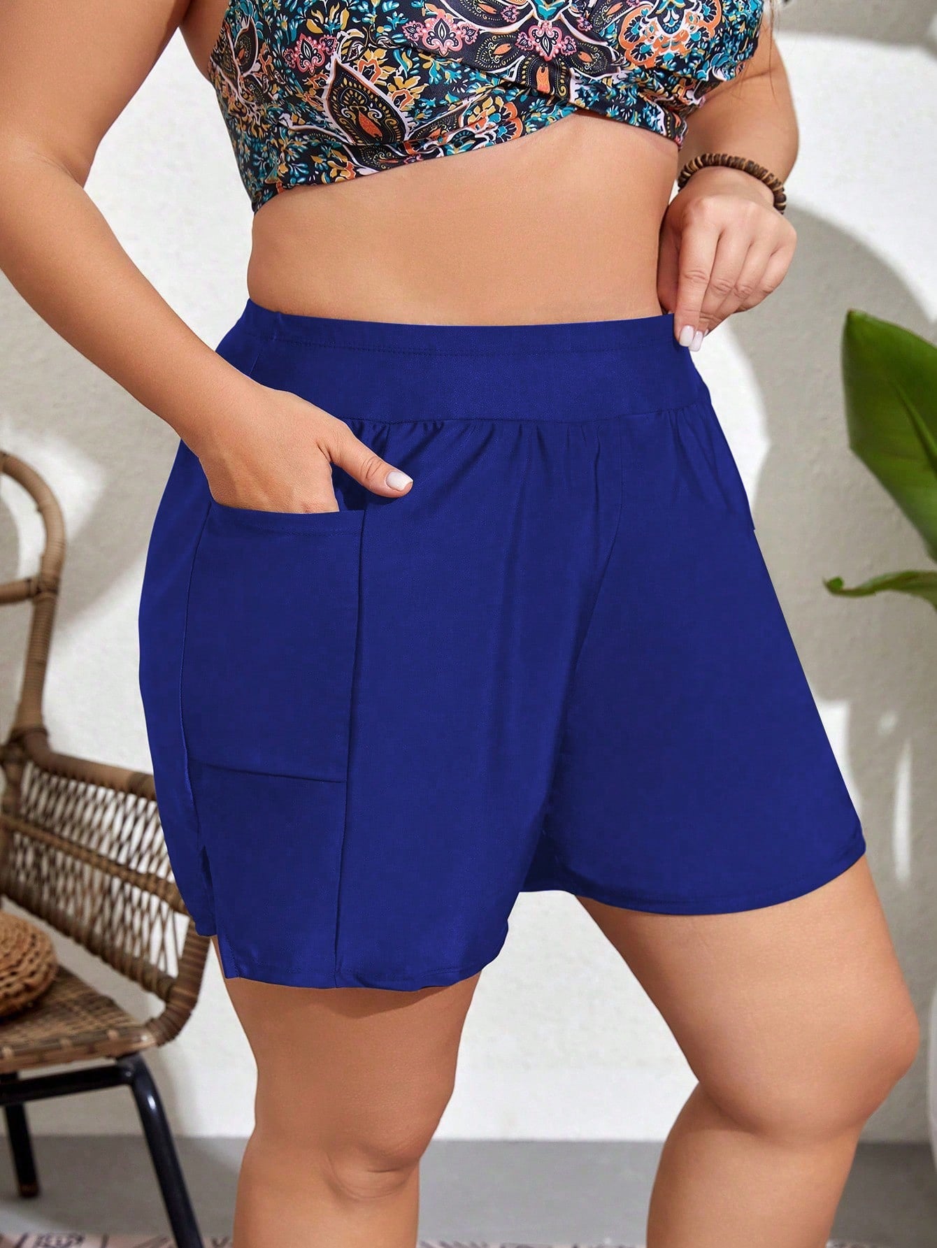 Short Feminino de Praia com bolso Lateral. Plus Size