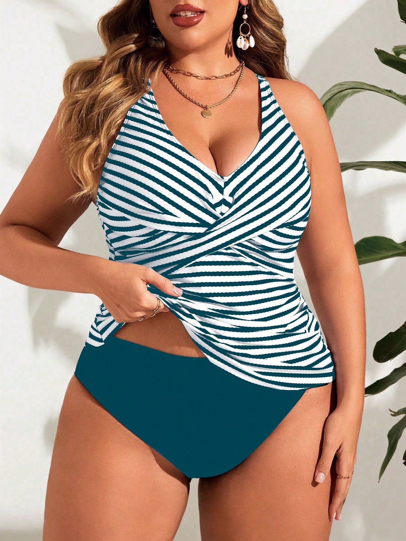 Tankini feminino listrado cintura alta Jady. Plus Size