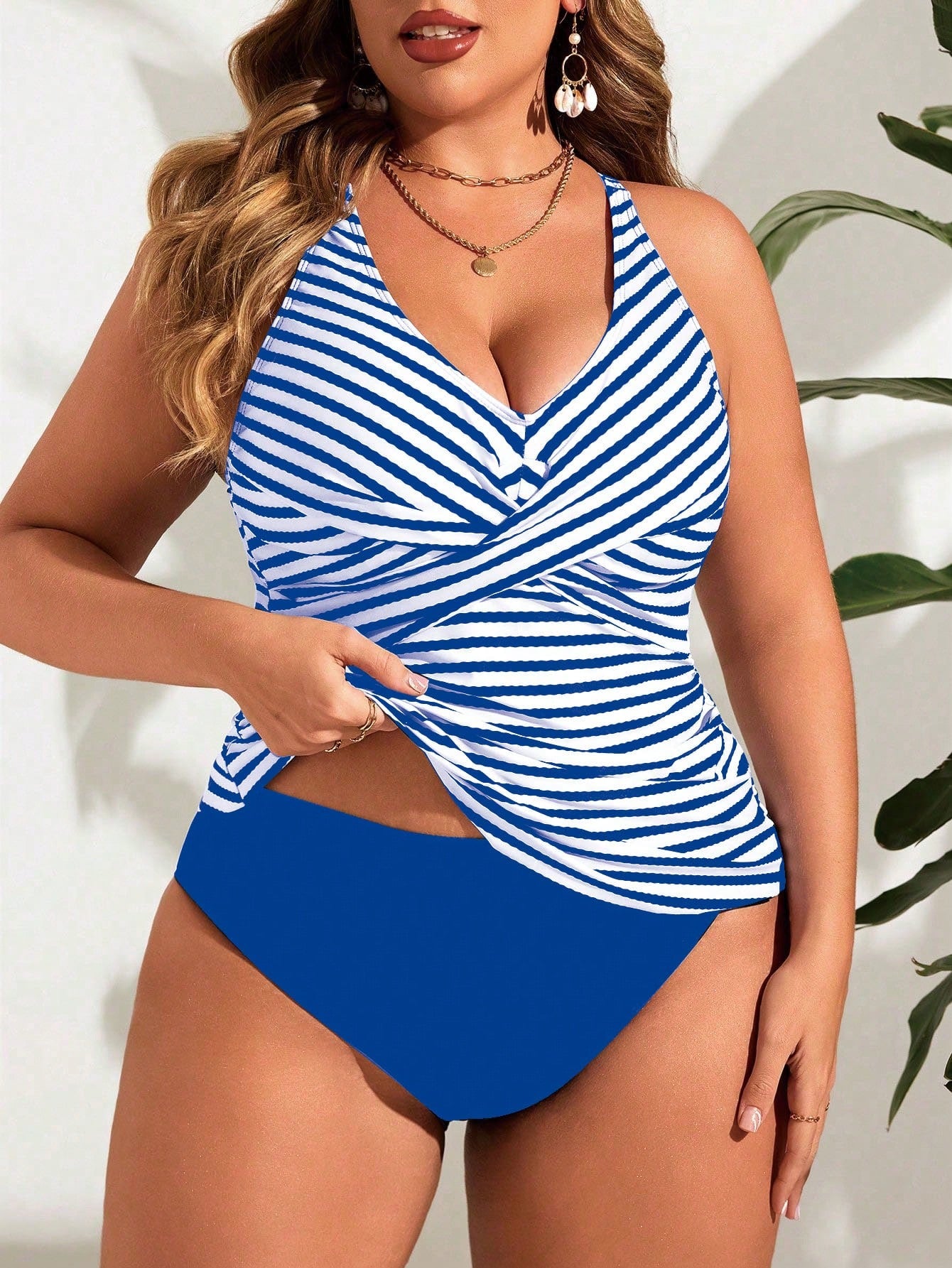 Tankini feminino listrado cintura alta Jady. Plus Size