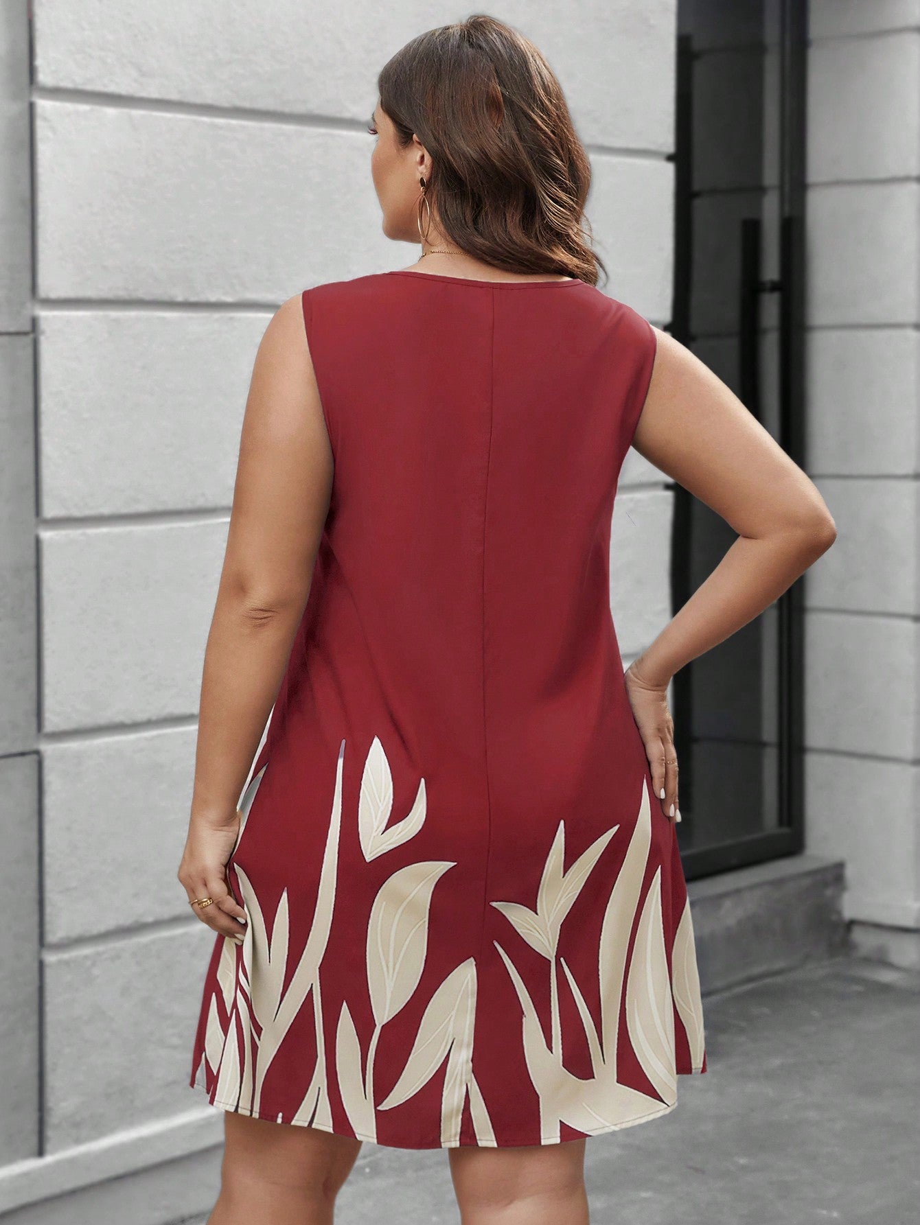 Vestido Feminino com gola V Lilibeth. Plus Size