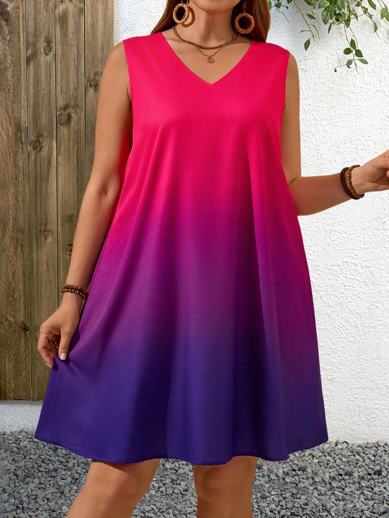 Vestido Feminino com gola V Lilibeth. Plus Size