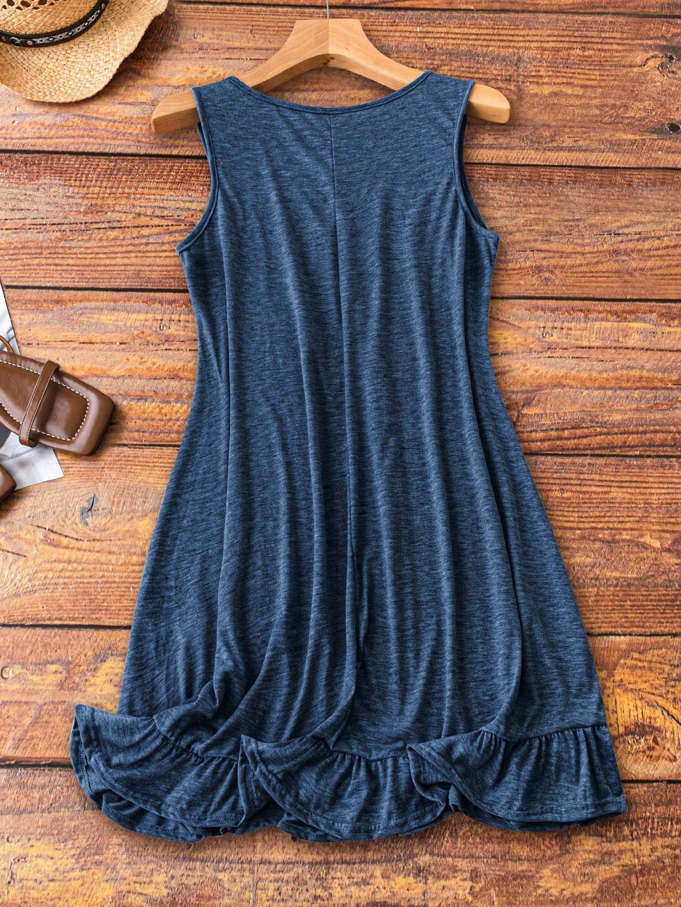 Vestido Feminino confortável plissado sem mangas Plus Size Suzi.