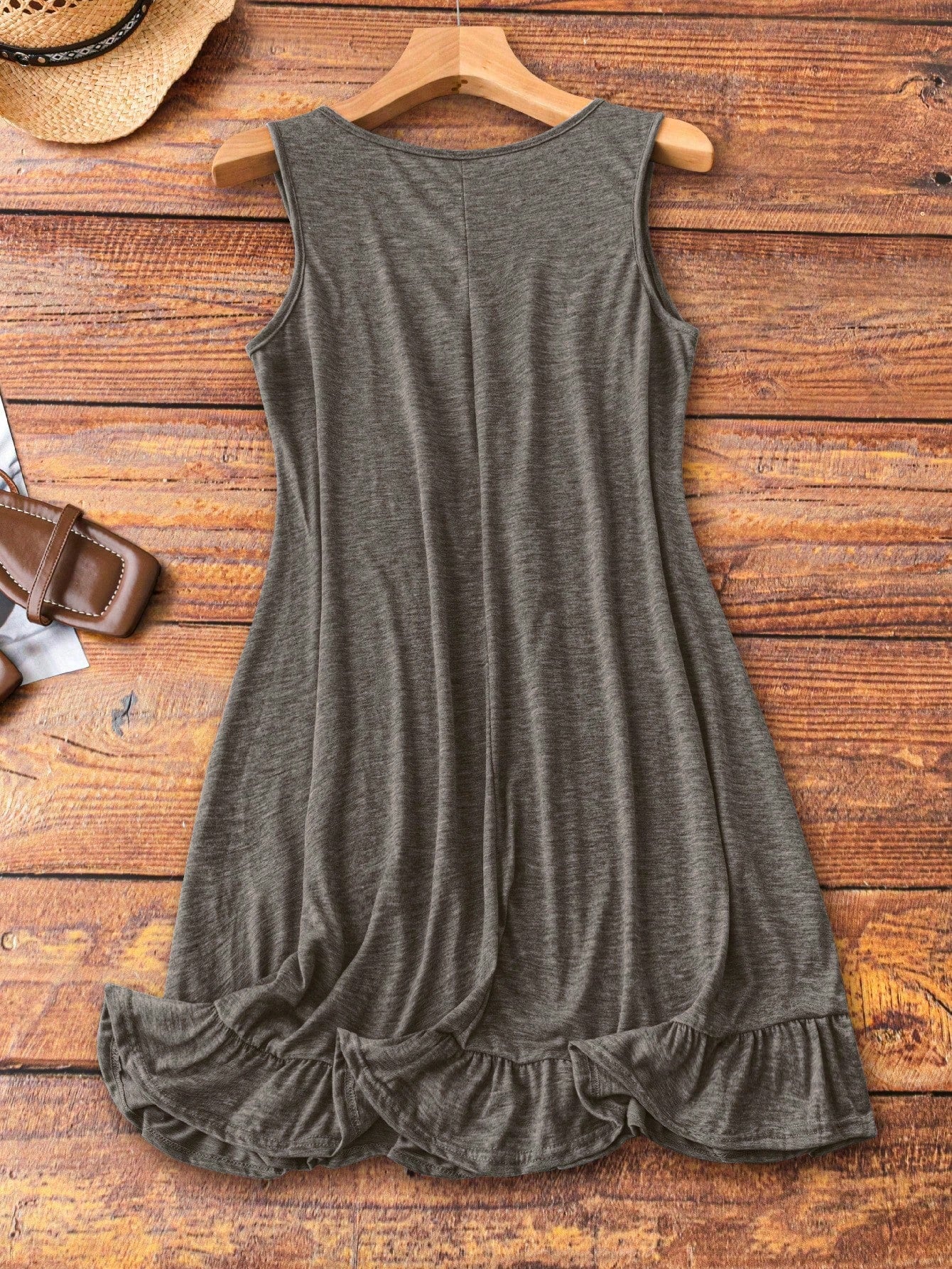 Vestido Feminino confortável plissado sem mangas Plus Size Suzi.