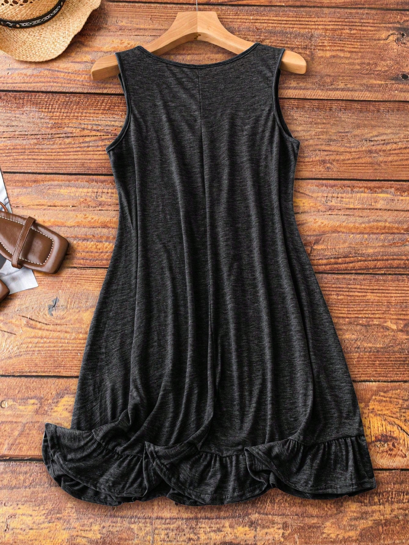 Vestido Feminino confortável plissado sem mangas Plus Size Suzi.