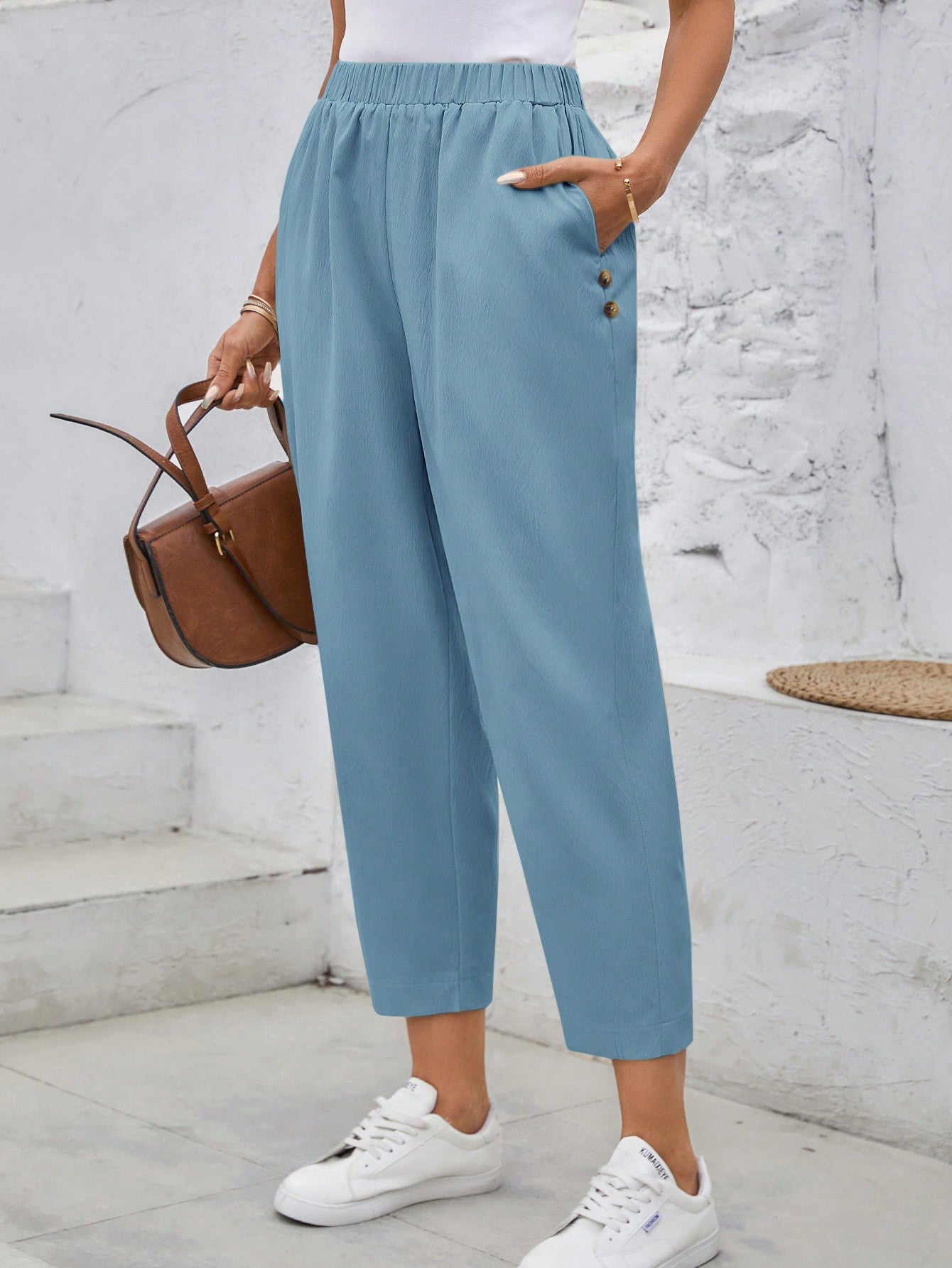 Calça Feminina  com Elástico na Cintura e Bolsos Mariza