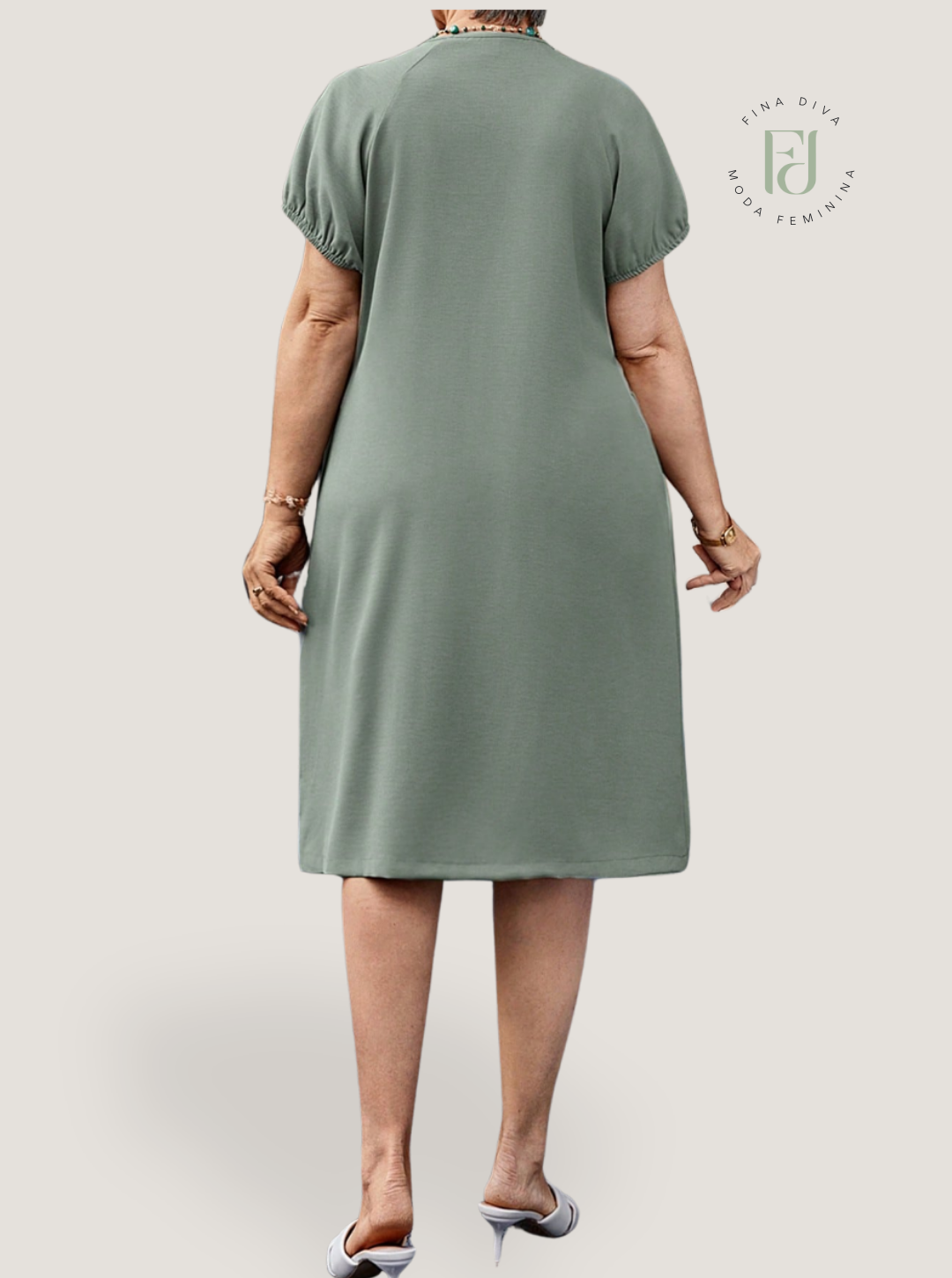 Vestido Feminino pregueado plus size Isadora