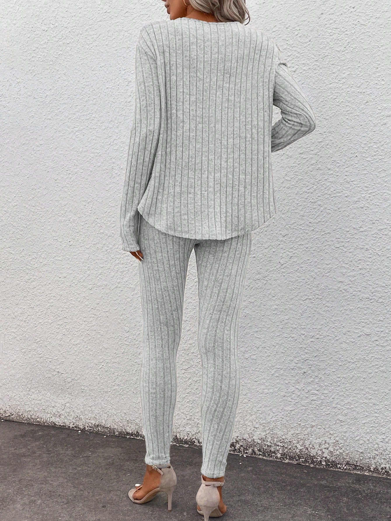 Conjunto Feminino canelado de calça e manga comprida  Beatriz.