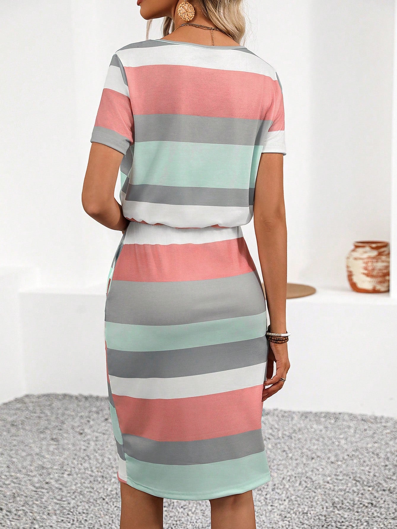 Vestido Feminino  listrado manga curta Adela.