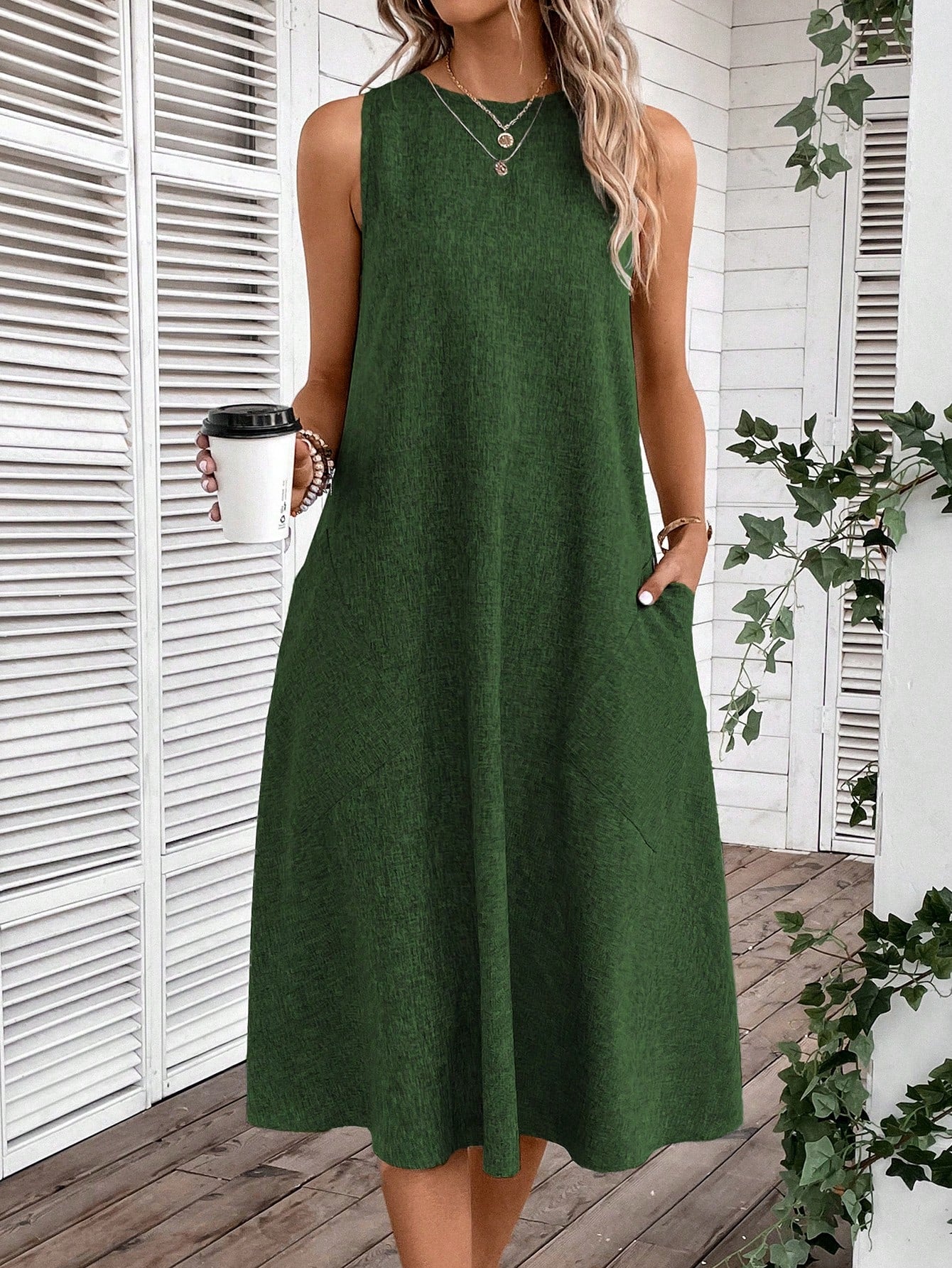 Vestido Feminino Sem Manga Emily.