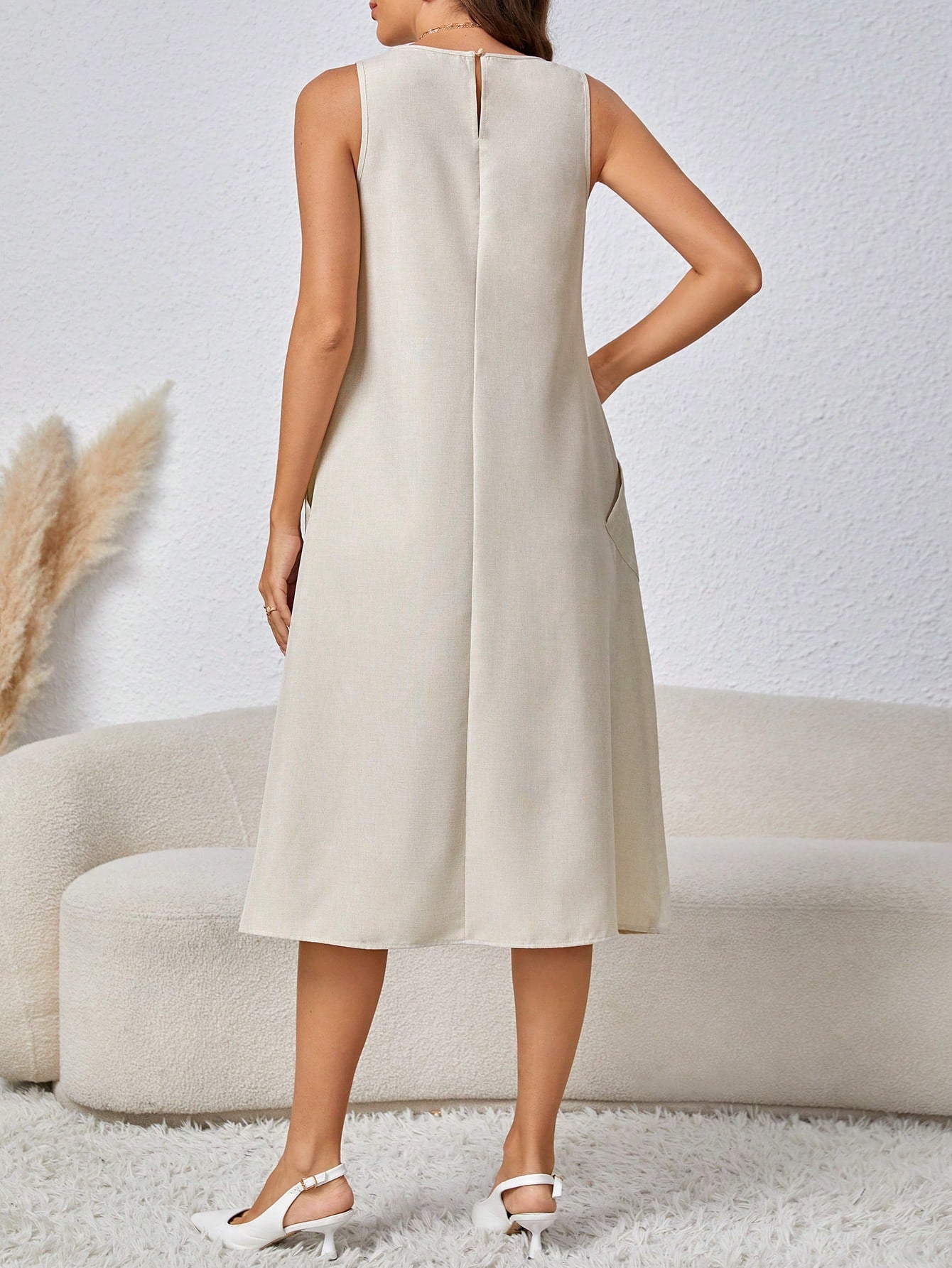Vestido Feminino Sem Manga Emily.