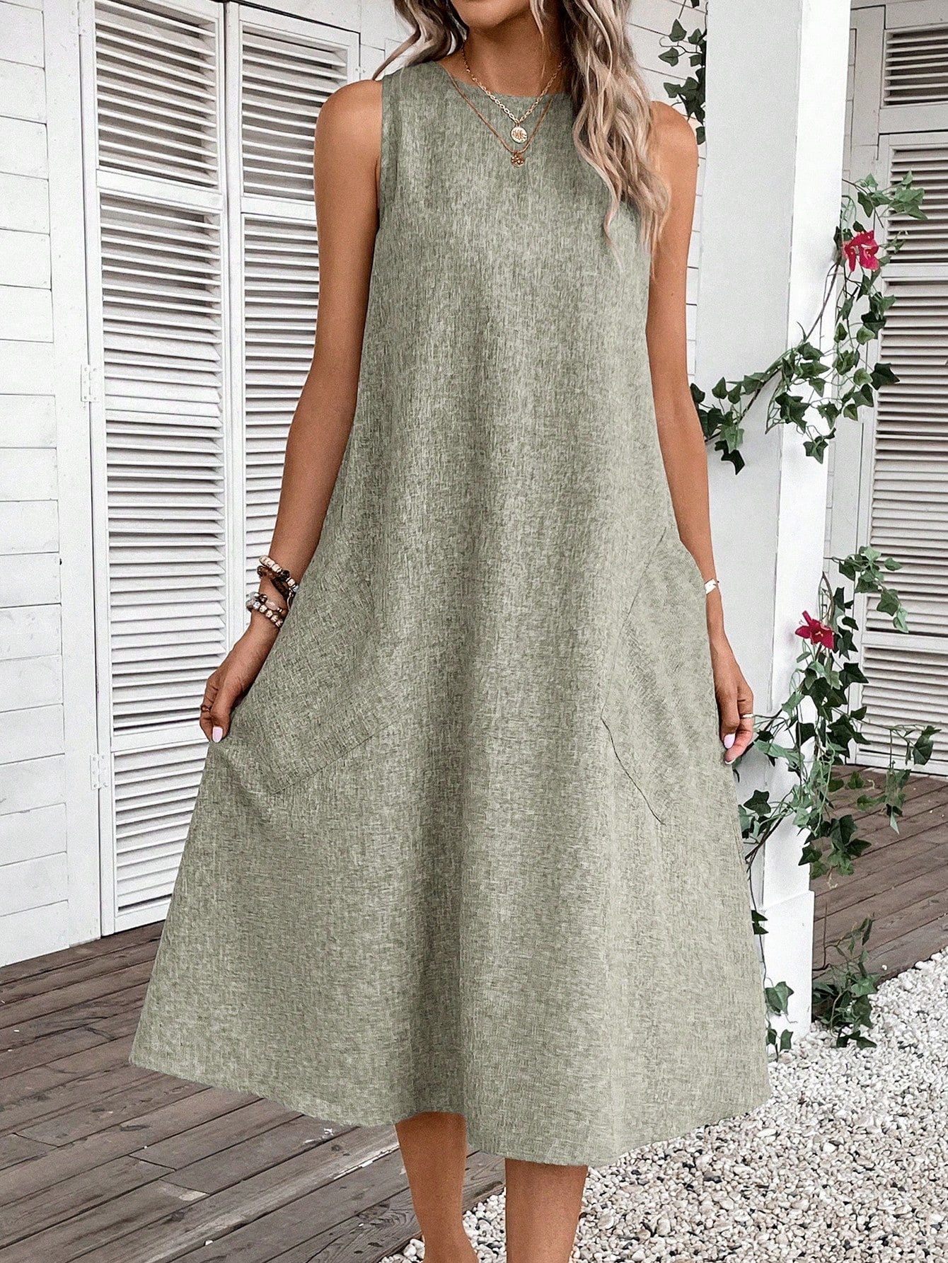 Vestido Feminino Sem Manga Emily.