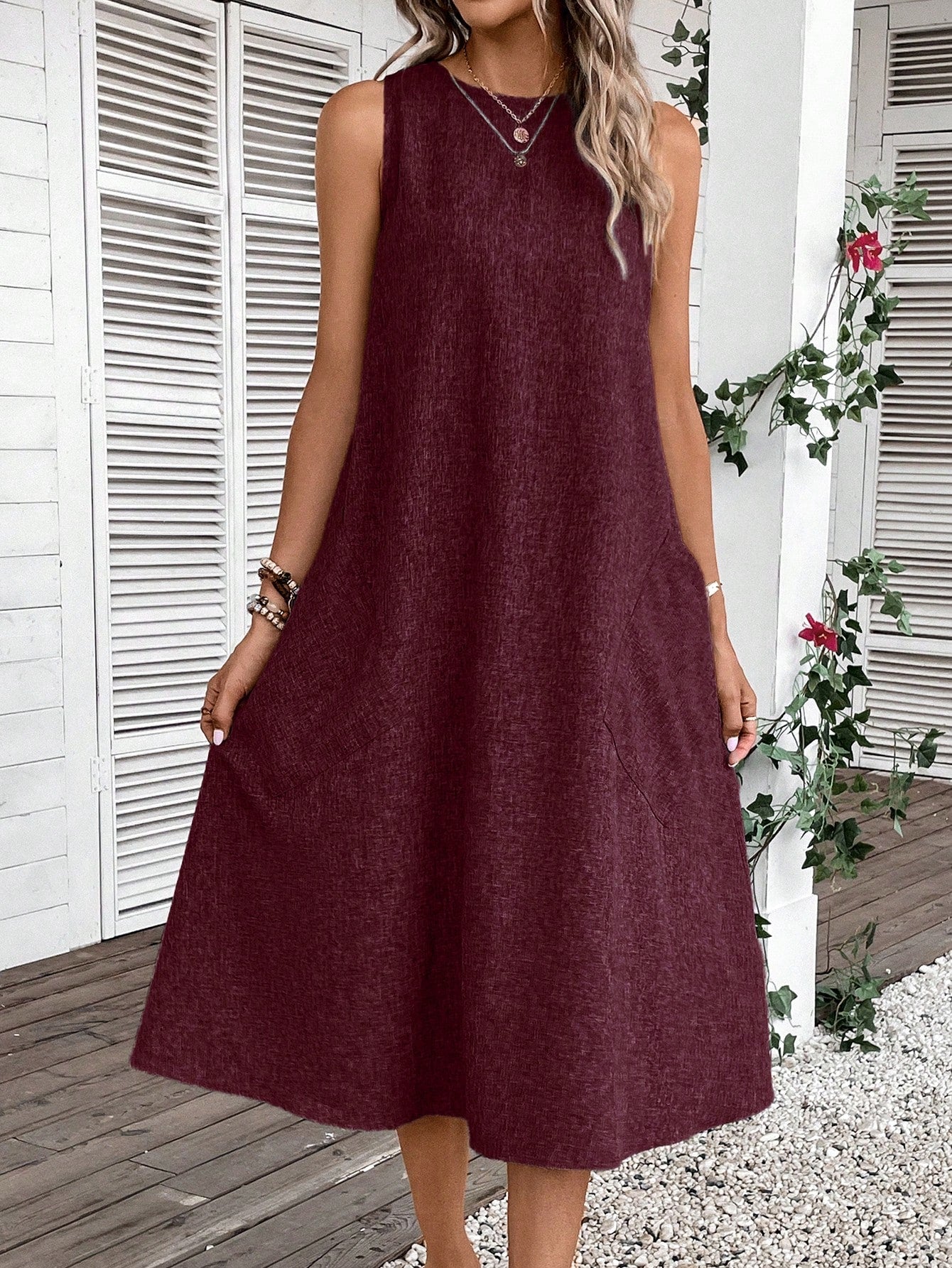 Vestido Feminino Sem Manga Emily.