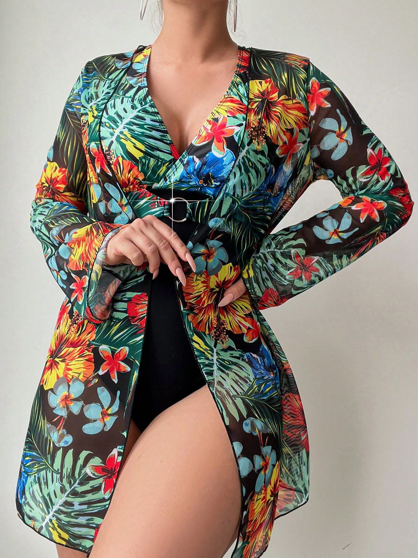 Maiô feminino com saída de praia e detalhe na cintura Amazonia